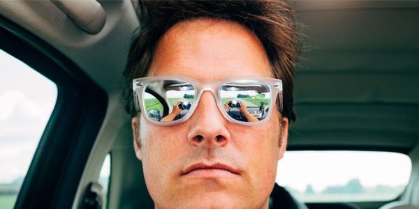 Drivers, these glasses can’t be placed in the car in the summer