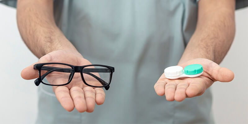 Optical Glasses vs. Contact Lenses: A Guide to Choosing the Right Vision Correction Method