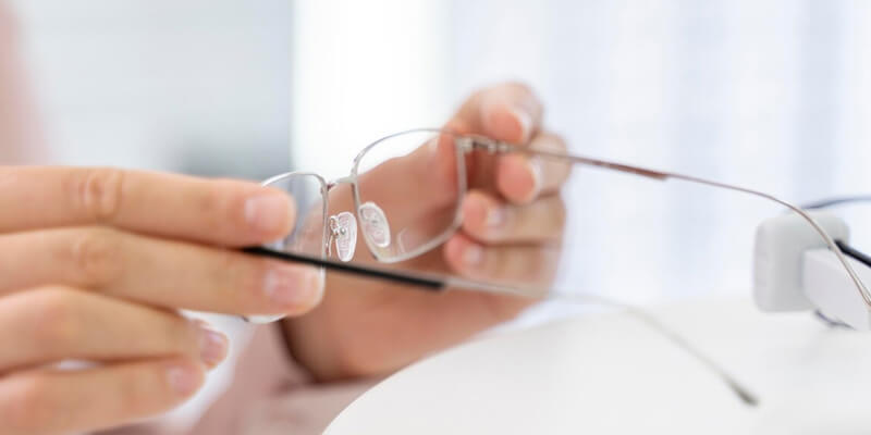 How to Adjust Your Eyeglasses for a Better Fit