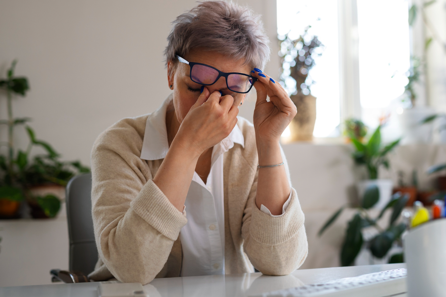 Understanding Discomfort with New Eyeglasses: Causes and Solutions