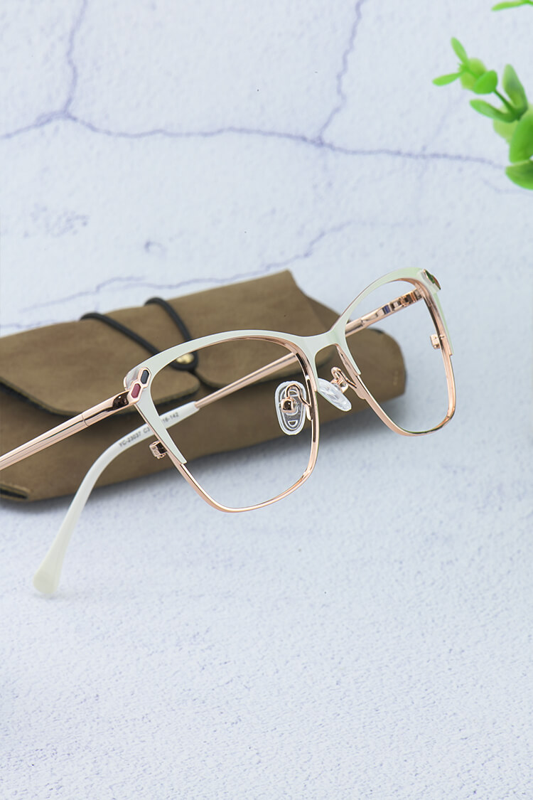 YC-23037 Oval Cat-eye Browline White Eyeglasses Frames | Leoptique