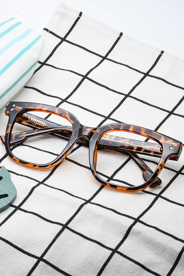 92330 Oval Tortoise Eyeglasses Frames Leoptique