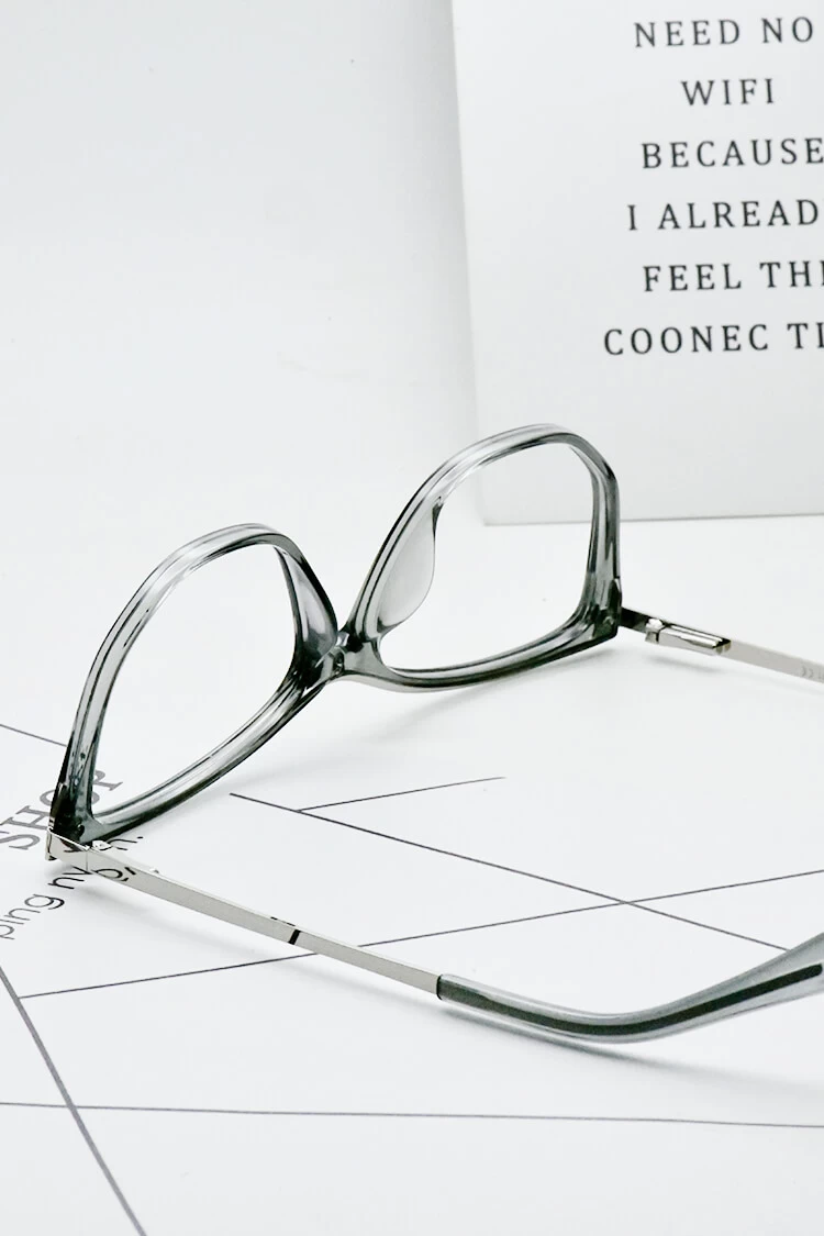 W2048 Cat-eye Gray Eyeglasses Frames | Leoptique